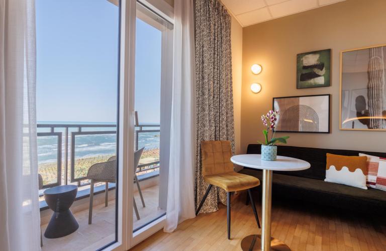 charliehotels en easter-offer-beachfront-hotel-pesaro 005